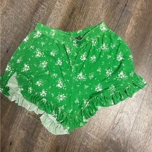 Boohoo shorts size medium